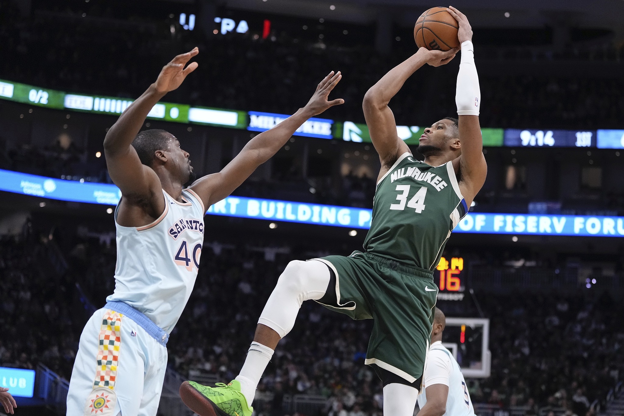 爱游戏-密尔沃基雄鹿清晨豪取连胜今晚犹他爵士备战NBA常规赛，芝加哥公牛完成体检备战亚冠直接炸裂